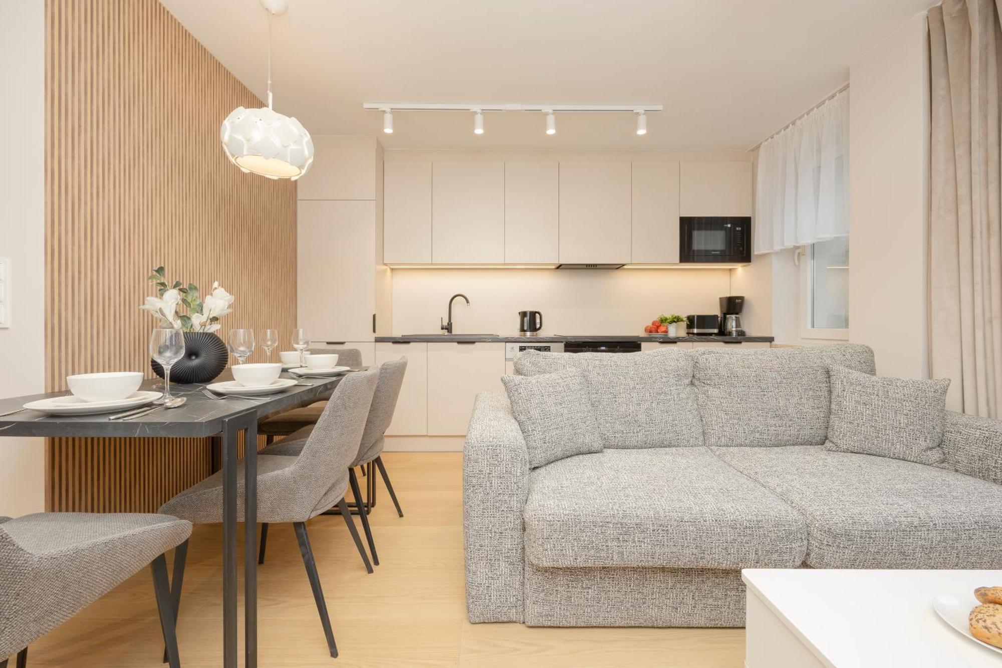 Comfortable Apartment Warsaw Wola & Balcony By Noclegi Renters 외부 사진